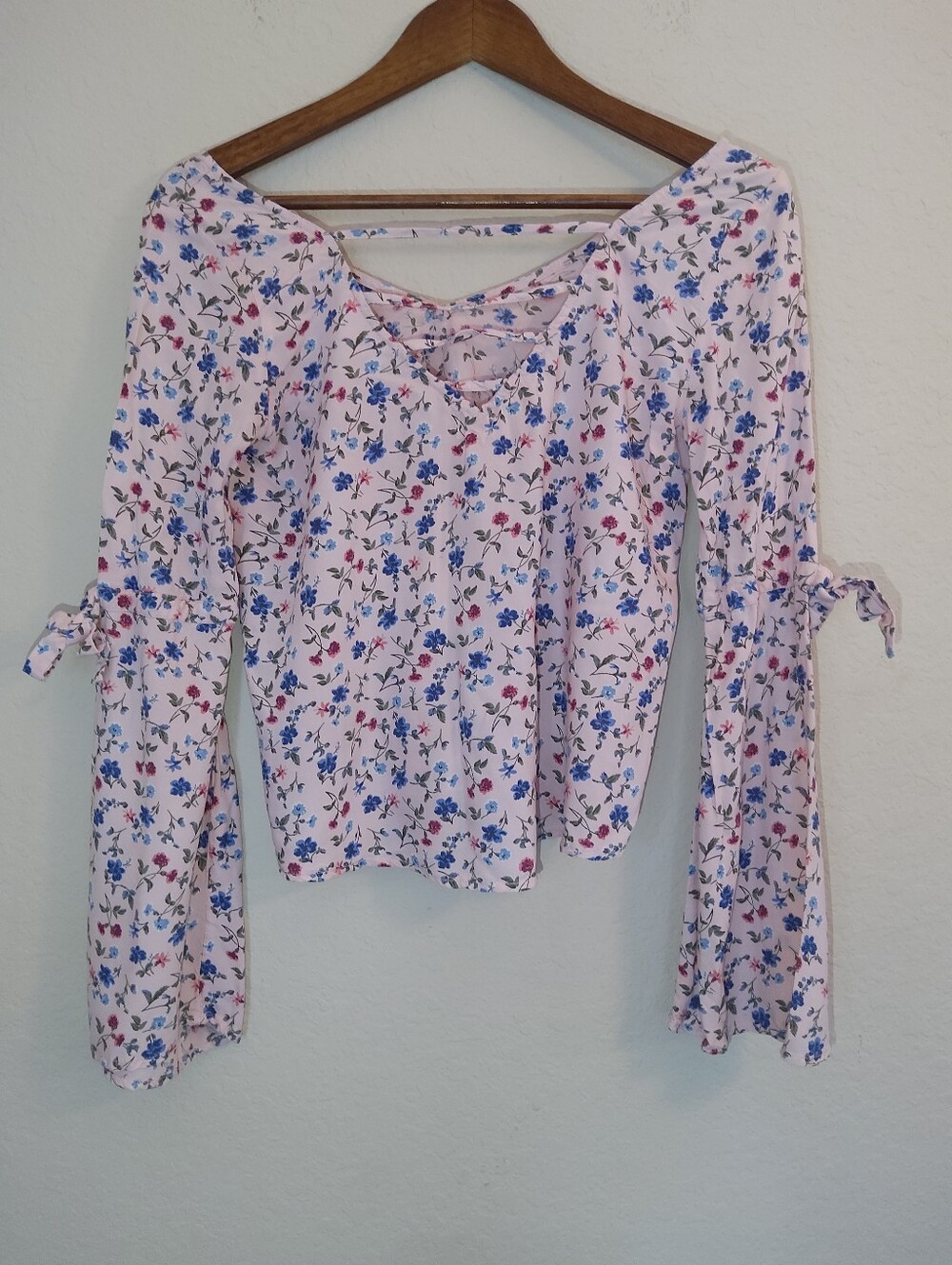 Hollister Crop Top Womens Small Pink Blue Ditsy Floral Boho Chic Cottagecore - Picture 1 of 7